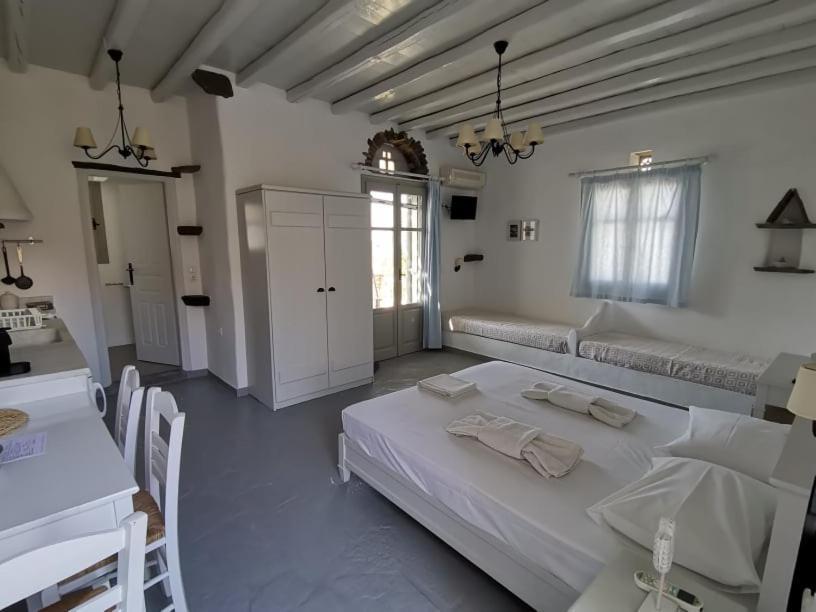 Elia Apartments Agios Romanos Eksteriør billede