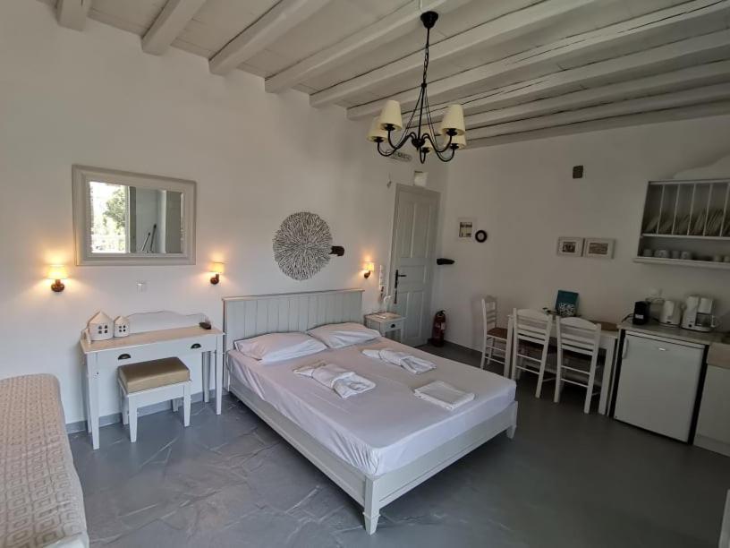 Elia Apartments Agios Romanos Eksteriør billede