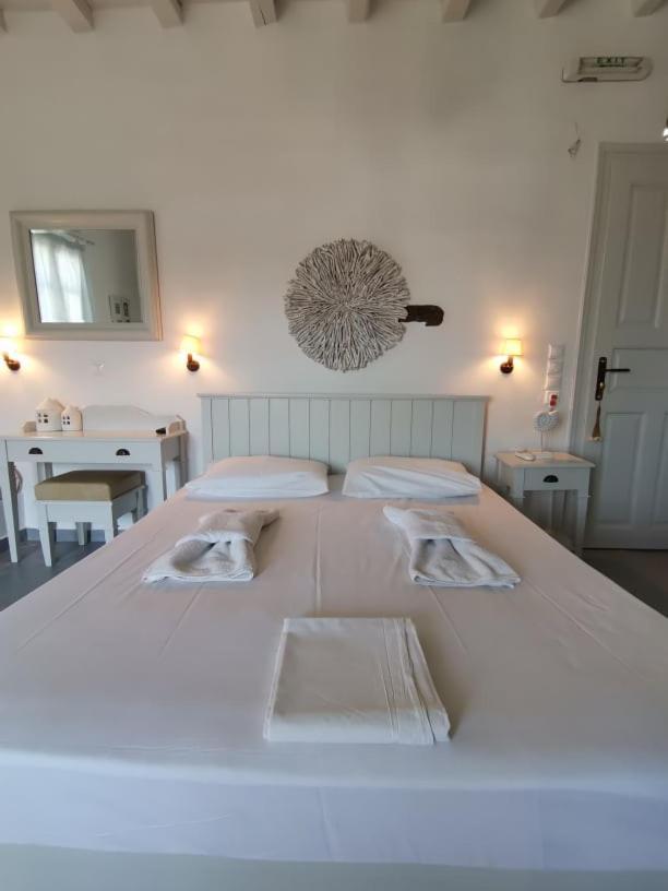 Elia Apartments Agios Romanos Eksteriør billede