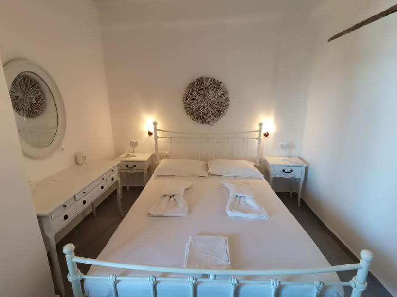 Elia Apartments Agios Romanos Eksteriør billede